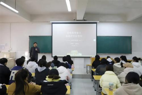 学院党委副书记、副院长杨晓燕讲授专题思政课