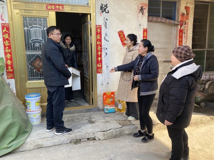 我校开展冬日走访暖心活动