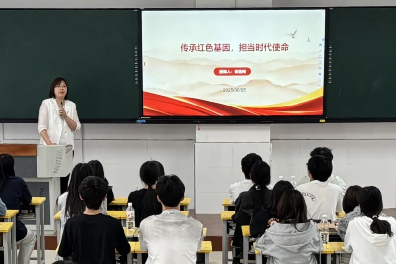 我校党委副书记、纪委书记蒋春梅讲授专题党课