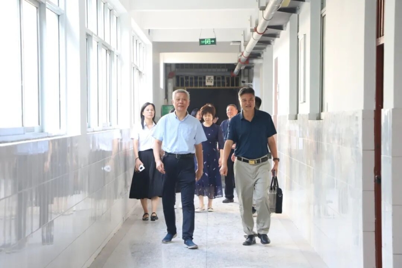 我校开展开学第一天教学检查工作