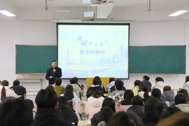 我校党委书记张运克教授讲授专题思政课