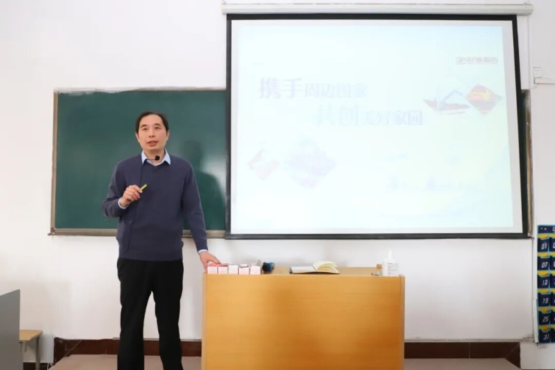 我校副校长张臻教授讲授专题思政课