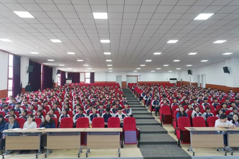 我校教师应邀赴新密市京密联谊学校开展急救知识培训