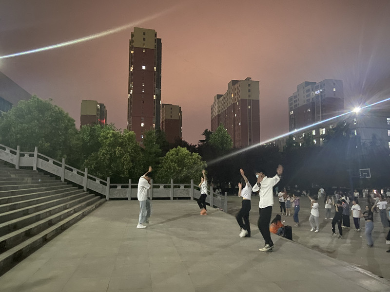 【团委】学生会文体部开展舞动青春 跳出活力广场舞活动