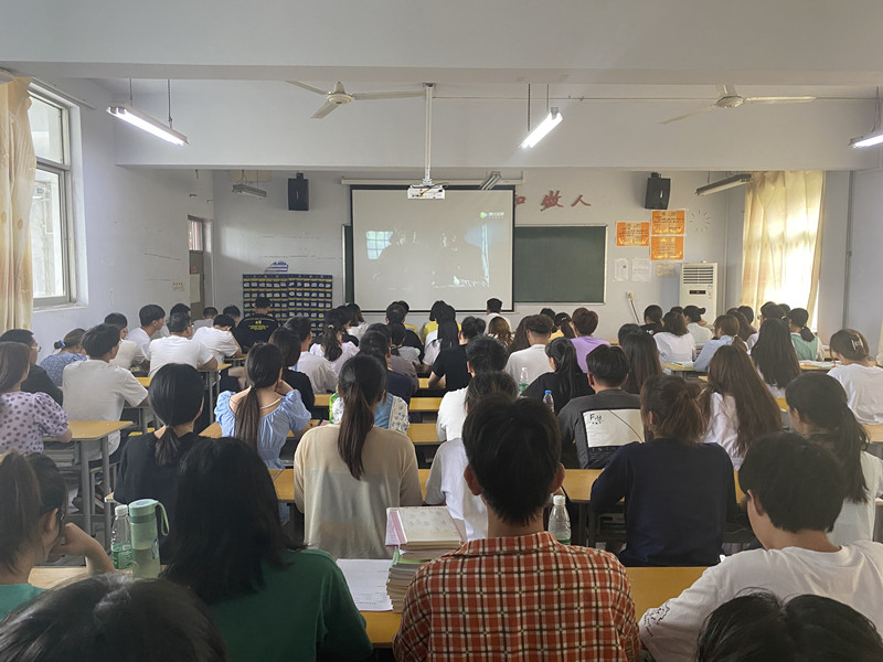 【医学技术系】党总支组织观看红色电影活动