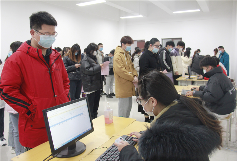 我校新密校区开展新冠疫苗加强针接种工作