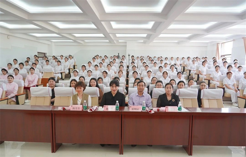 我院举行512国际护士节授帽仪式暨表彰大会