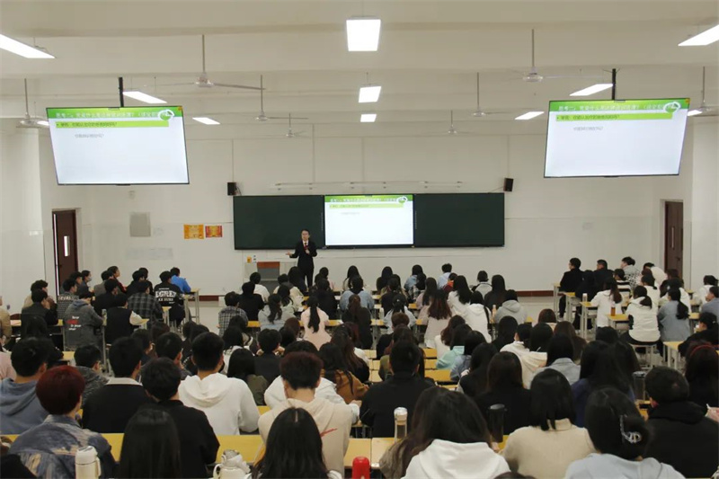 新密市人民法院到我院开展法治教育专题讲座