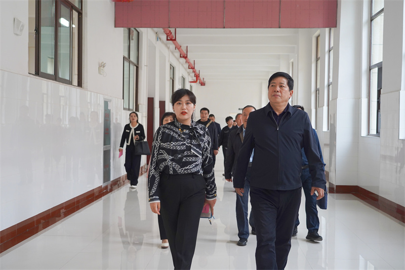 郑州市人大常委会城建环保工委主任时富宗一行莅临我院新密校区调研