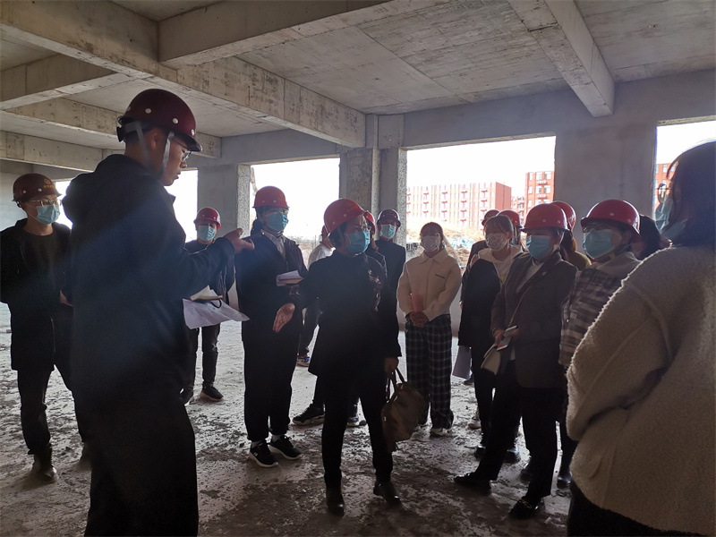 学院领导实地调研实训楼建设工作