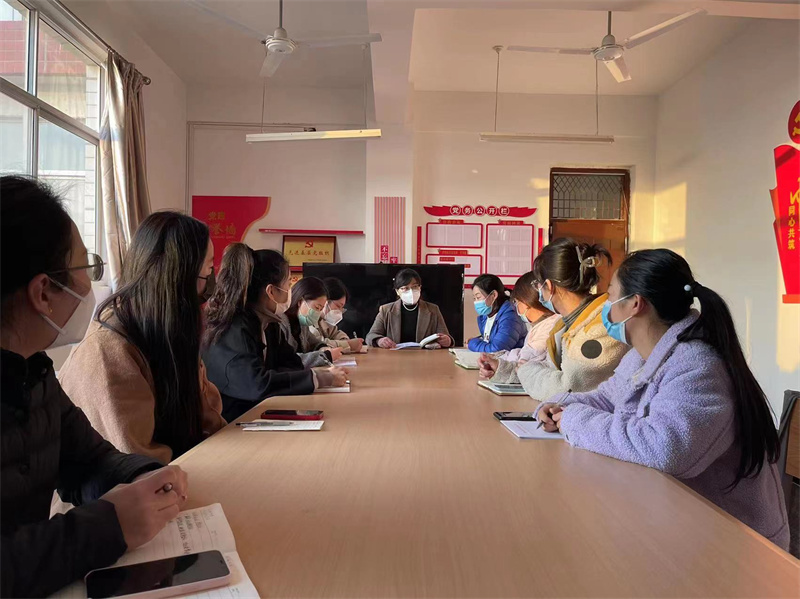 学院副理事长、常务副院长刘荃与工会主席魏颖华深入护理系召开辅导员座谈交流会