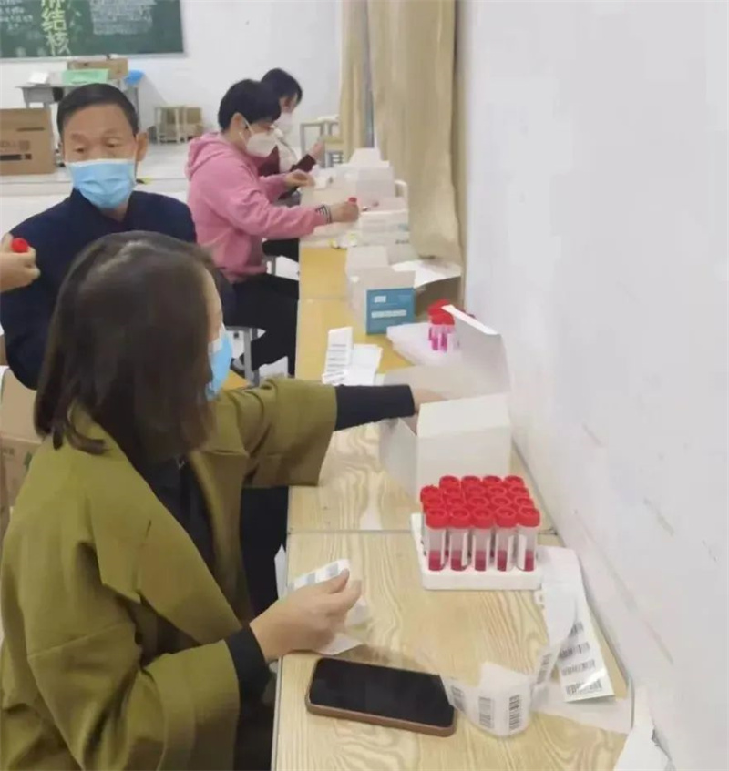 我院领导干部积极参与疫情防控工作