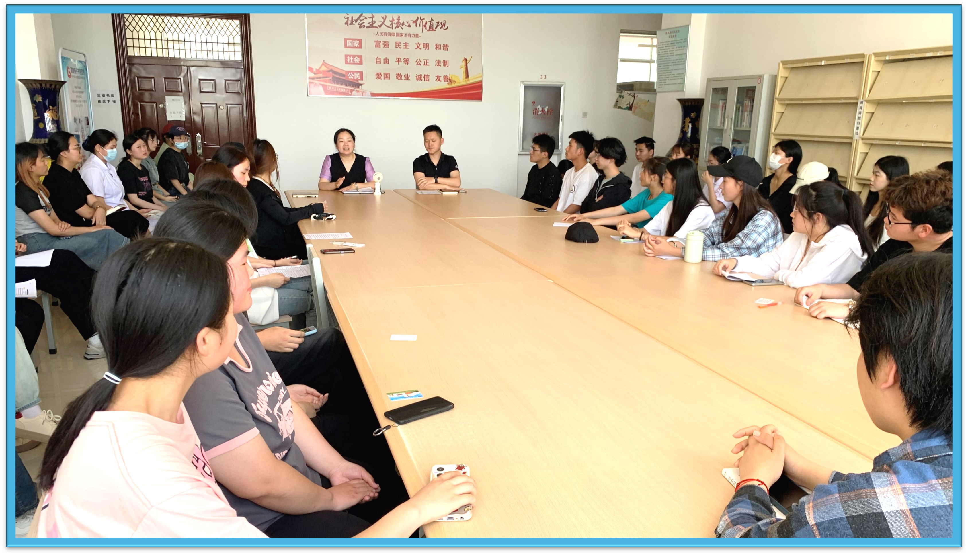 图书馆举办读书节系列活动之与书为伴，与经典为友读书分享会