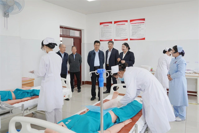 河南省卫健委中医药科技教育处处长姬淅伟到我院新密校区走访调研